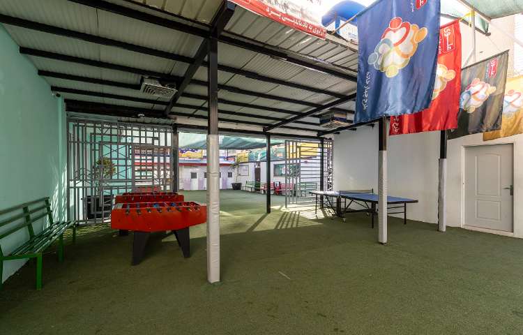 حیاط متوسطه دوم پسرانه منطقه 11 تهران - جمهوری