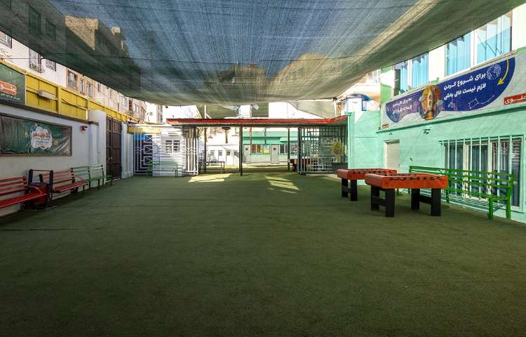 حیاط متوسطه دوم پسرانه منطقه 11 تهران - جمهوری