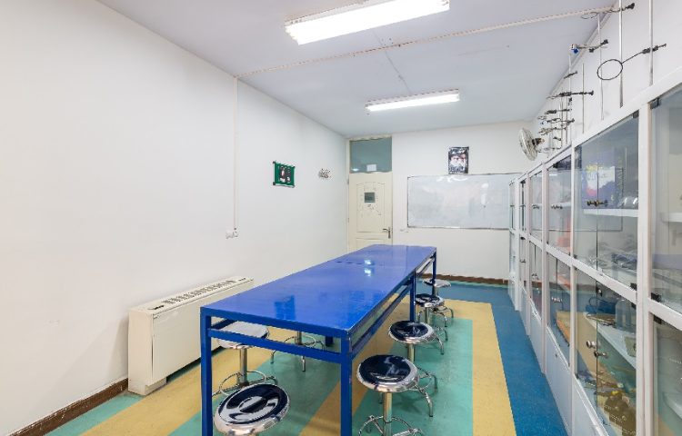 آزمایشگاه متوسطه دوم پسرانه منطقه 5 تهران - آریاشهر