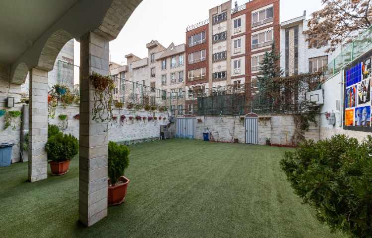 حیاط متوسطه دوم پسرانه منطقه 8 تهران - نارمک