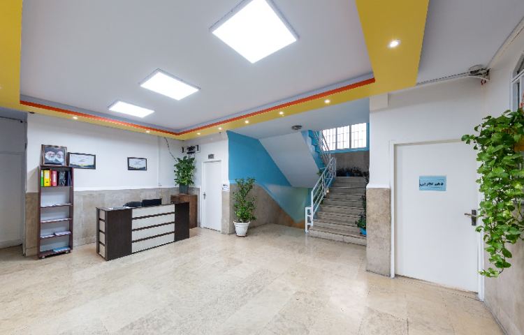 سالن ورودی متوسطه دوم پسرانه منطقه 8 تهران - نارمک