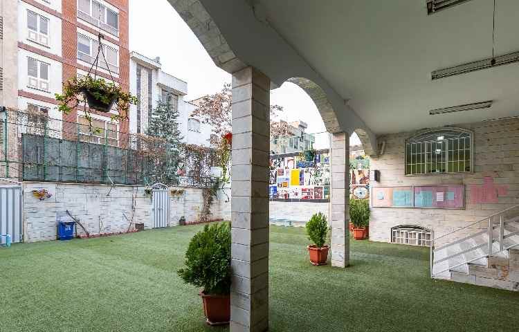 حیاط متوسطه دوم پسرانه نارمک منطقه 8 تهران