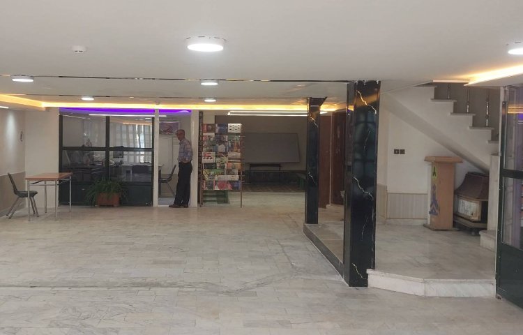 سالن ورودی متوسطه دوم پسرانه نخبگان اردبیل