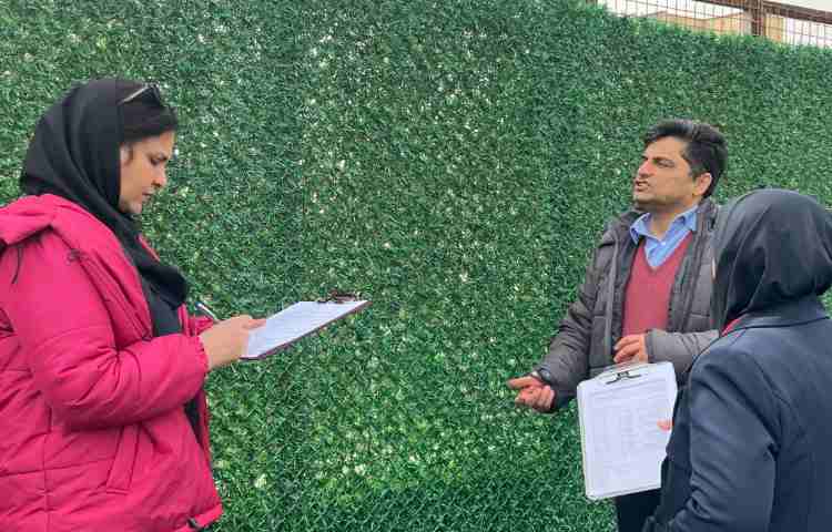 مدیرعامل موسسه جناب آقای مهندس لواسانی به همراه سرکار خانم موتمنی 3