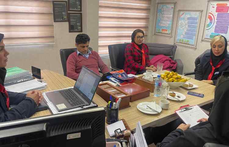 مدیرعامل موسسه جناب آقای مهندس لواسانی به همراه سرکار خانم موتمنی 5