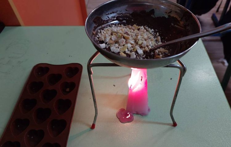 :مراحل ساخت شکلات آجیلی درس 12 علوم 3