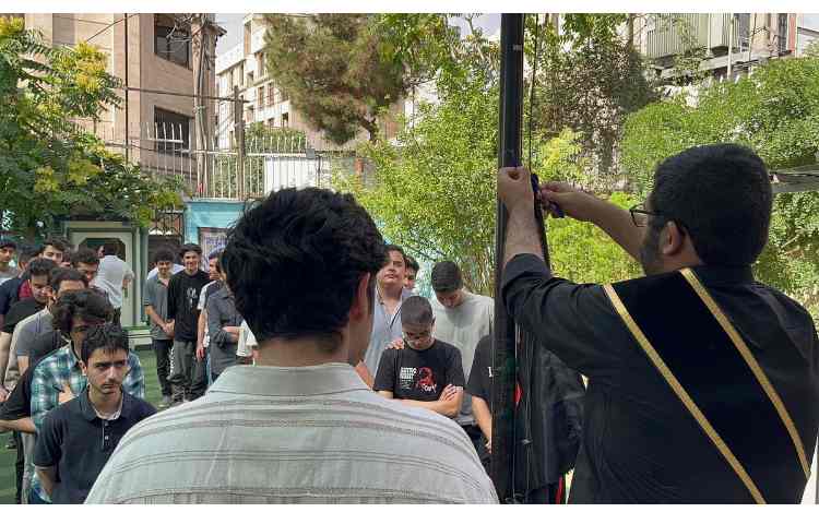 مراسم آیینی برافراشتن پرچم عزای حسینی به مناسبت فرارسیدن ماه محرم 4