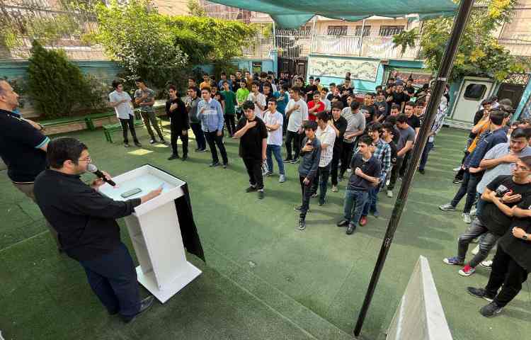 مراسم آیینی برافراشتن پرچم عزای حسینی به مناسبت فرارسیدن ماه محرم 6