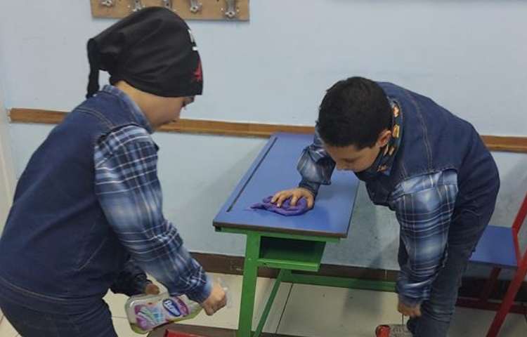 مراسم استقبال ازبهار (خانه تکانی ) پایه دوم دبستان 2