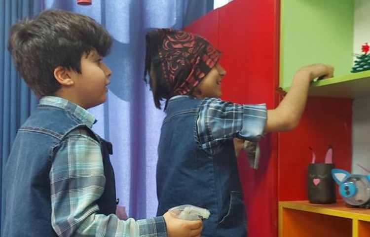 مراسم استقبال ازبهار (خانه تکانی ) پایه دوم دبستان 3