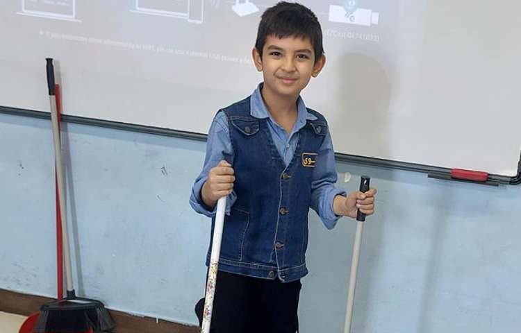 مراسم استقبال ازبهار (خانه تکانی ) پایه دوم دبستان 5