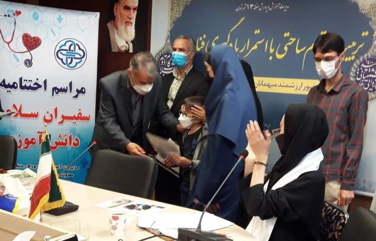 مراسم تقدیر از رتبه های برتر جشنواره سفیران سلامت دانش آموزی 5