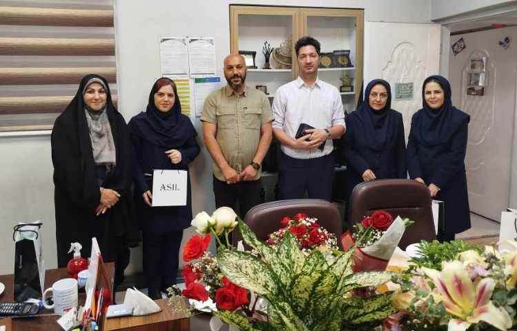 مراسم تقدیر از مدیریت و کادر دبستان توسط اعضای انجمن اولیا و مربیان 7