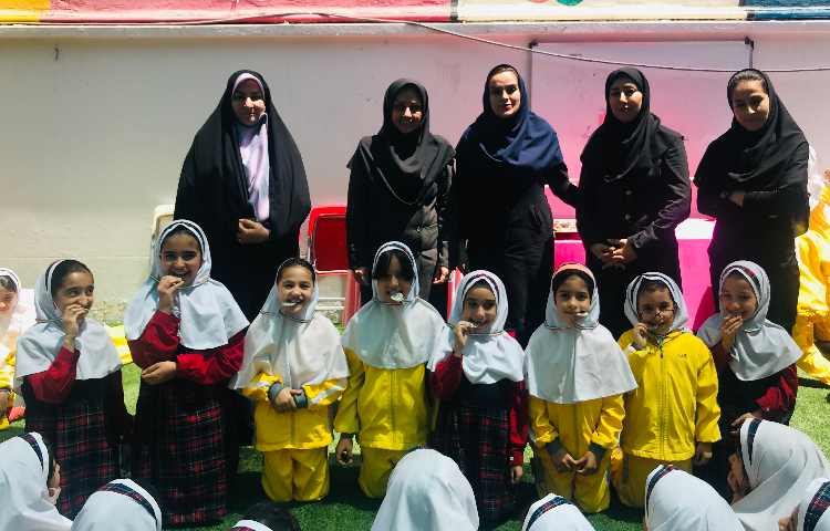 مراسم تقدیر از مقام آوران مسابقات المپیاد ورزشی بین شعب علوی در دبستان 5