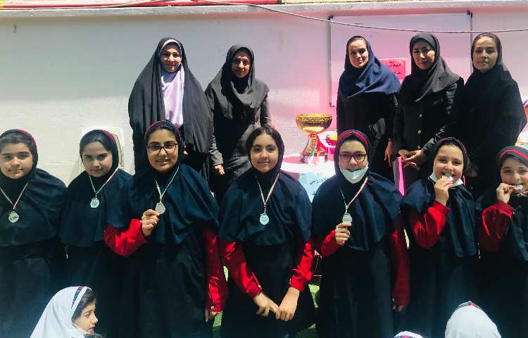 مراسم تقدیر از مقام آوران مسابقات المپیاد ورزشی بین شعب علوی در دبستان 7