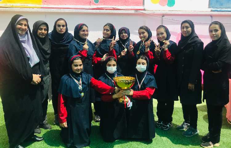 مراسم تقدیر از مقام آوران مسابقات المپیاد ورزشی بین شعب علوی در دبستان 8