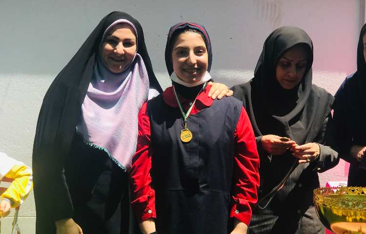 مراسم تقدیر از مقام آوران مسابقات المپیاد ورزشی بین شعب علوی در دبستان 19