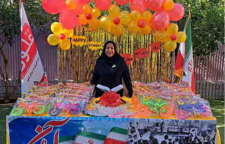 مراسم روز دانش آموز در مجتمع آموزشی دخترانه پرتوعلوی. 1