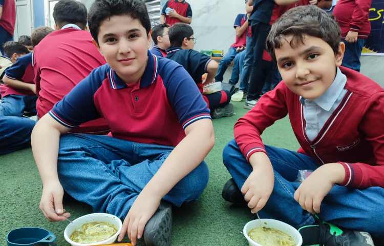 مراسم سوگواری ایام فاطمیه تهیه و پخت آش نذری 7