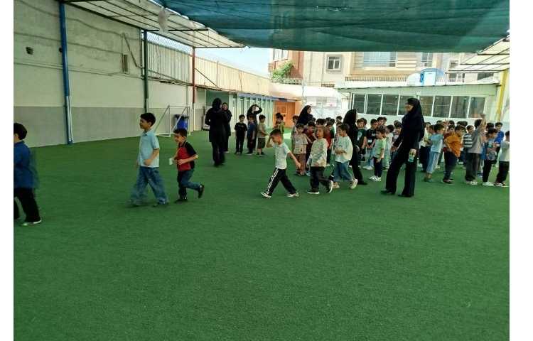 مراسم صبحگاهی در اولین روز پایگاه تابستانی 0