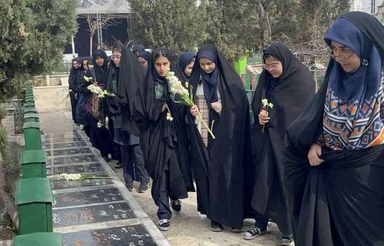 مراسم غبار روبی گلزار شهدای امامزاده علی اکبر چیذر 11