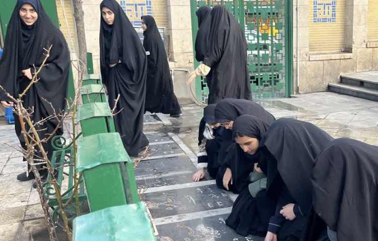 مراسم غبار روبی گلزار شهدای امامزاده علی اکبر چیذر 5