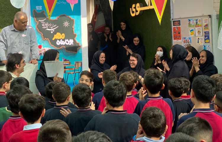 مراسم قدردانی از معلمان برتر پایه دبستان 1