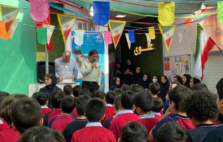 مراسم قدردانی از معلمان برتر پایه دبستان 4