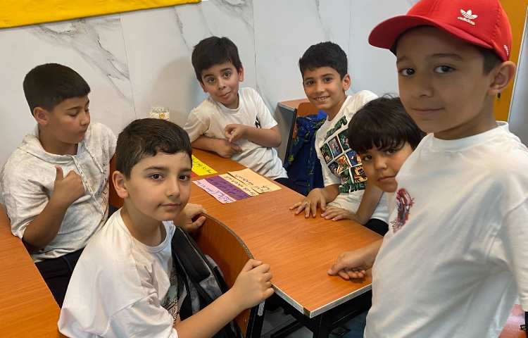 مرتب‌سازی جملات جهت ساخت یک متن به صورت گروهی در کلاس زبان انگلیسی 1