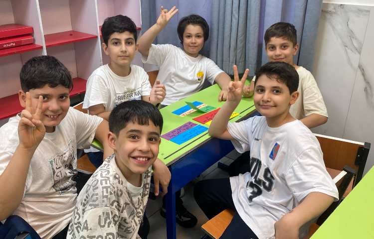 مرتب‌سازی جملات جهت ساخت یک متن به صورت گروهی در کلاس زبان انگلیسی 1