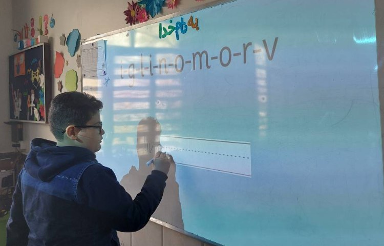 مرتب کردن حروفِ به هم ریخته و ساختنِ یک کلمه جهت تمرین دیکته و spelling 3