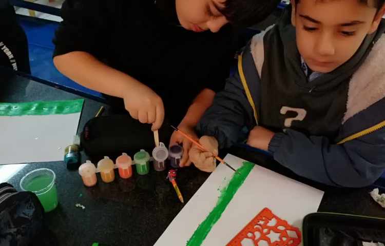 مرحله اول کار با گواش روی مقوا 3