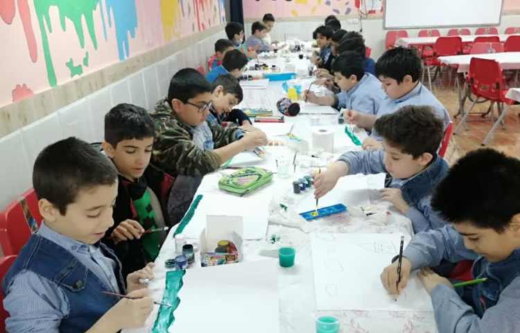 مرحله اول کار با گواش روی مقوا