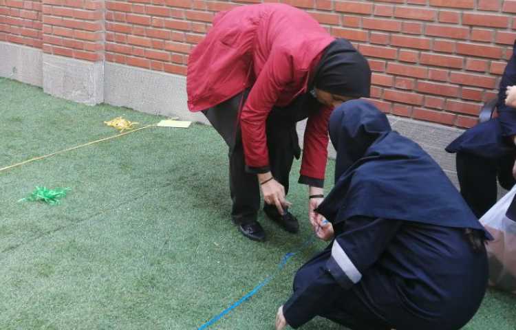 مرحله به مرحله مسابقه درست کردن روزنامه دیواری 3