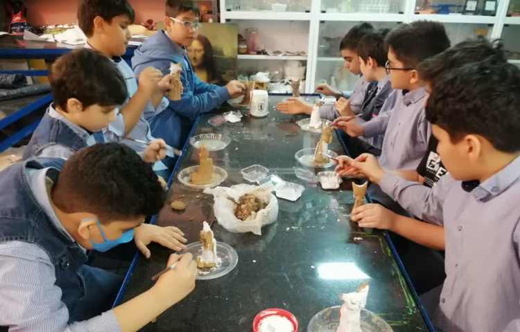 مرحله دوم رنگ کردن گربه سفالی 3