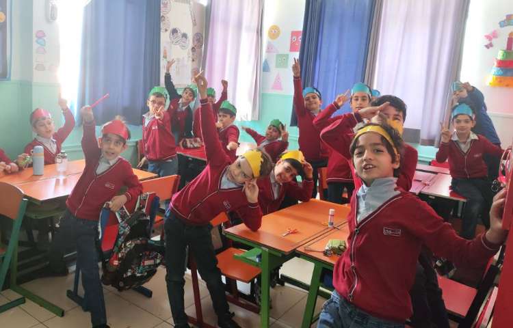 مروری بر فعالیت های گروه های چهارخانه در هفته علوم 1