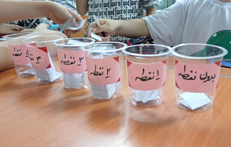 مروری بر کلمات فارسی کلاس سوم همراه با واژه سازی در کلاس انجام شد . 1