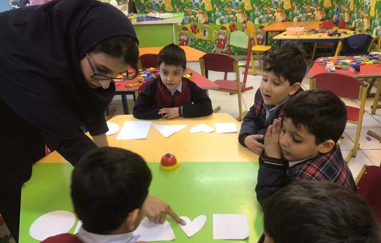 مرور اشکال هندسی با بازی در زنگ زبان 2