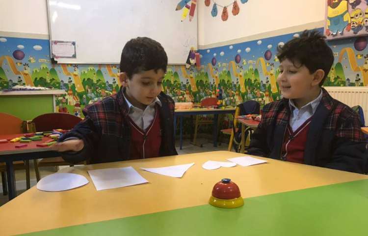 مرور اشکال هندسی با بازی در زنگ زبان 5