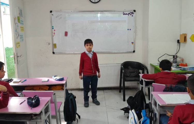 مرور بهداشت عمومی 1و2و نتیکت 1و2 ، دانش در حال پاسخگویی به پرسش کلاسی هستند 1