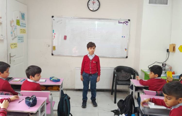 مرور بهداشت عمومی 1و2و نتیکت 1و2 ، دانش در حال پاسخگویی به پرسش کلاسی هستند