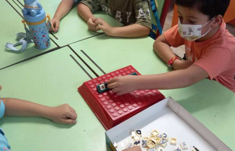 مرور حروف s/a/t ازطریق دیکته بازی پازل 1