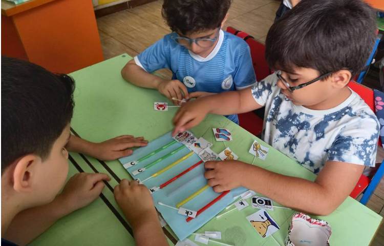 مرور حروف k/ck/c از طریق بازی دستی 2