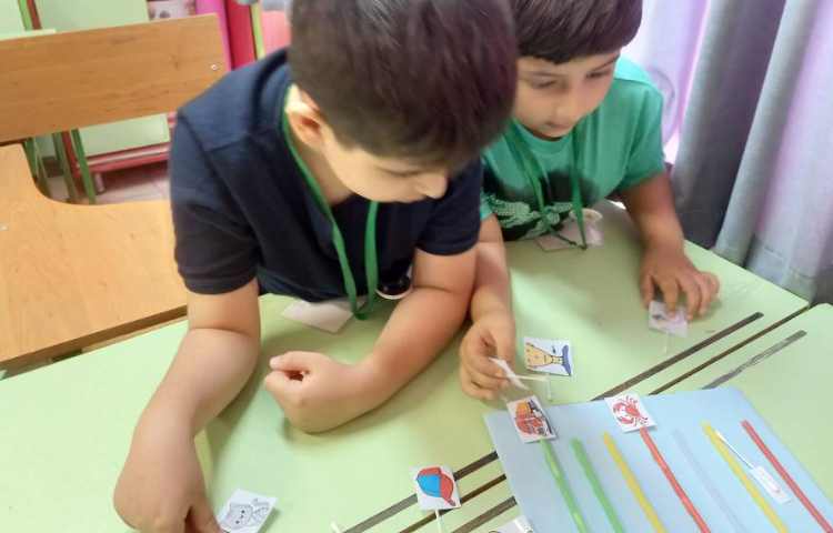 مرور حروف k/ck/c از طریق بازی دستی 4