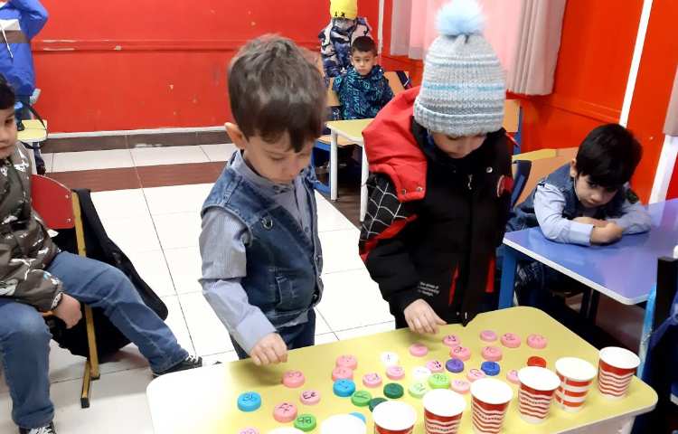 مرور حروف با بازی 4