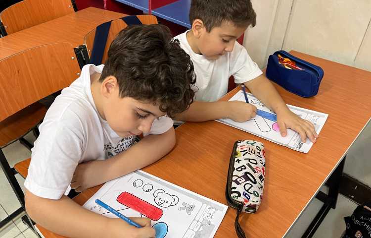 مرور حروف با درست کردن کاردستی