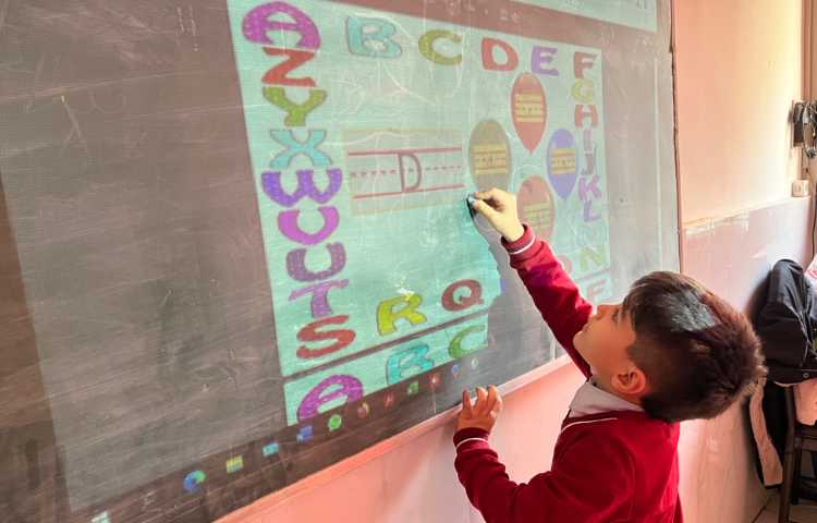 مرور حروف، روخوانی و نوشتار کلمات با بازی 4