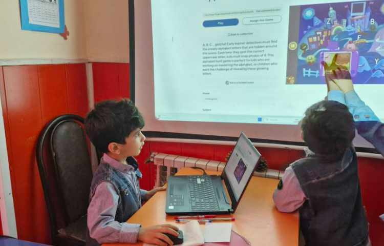 مرور حروف همراه با بازی آنلاین 1