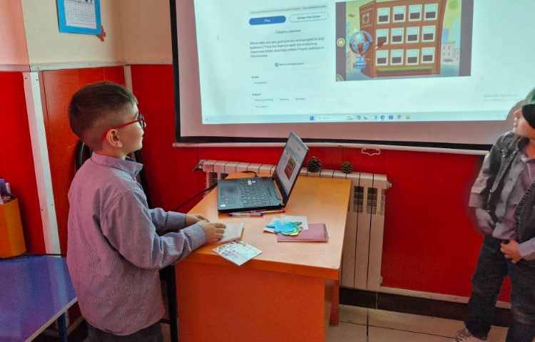 مرور حروف همراه با بازی آنلاین 2