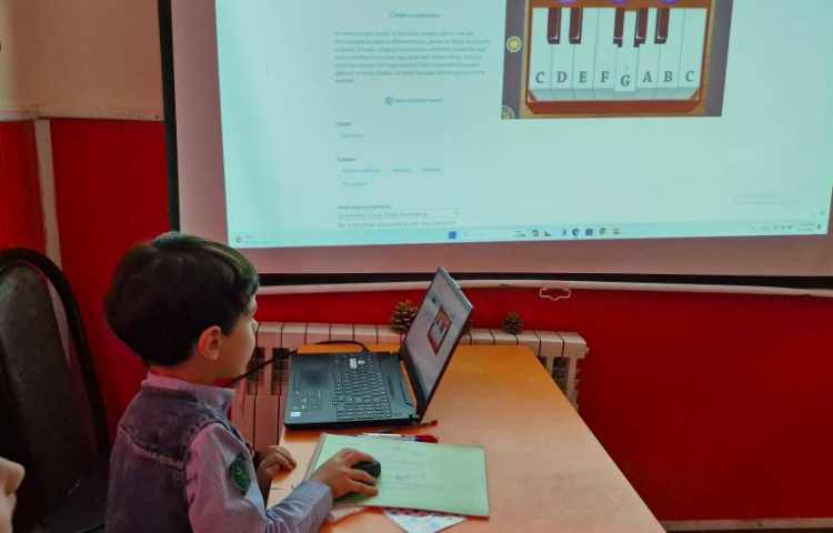 مرور حروف همراه با بازی آنلاین 4